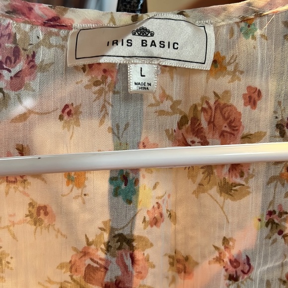 Tank top and size large from Iris basic - Picture 4 of 4